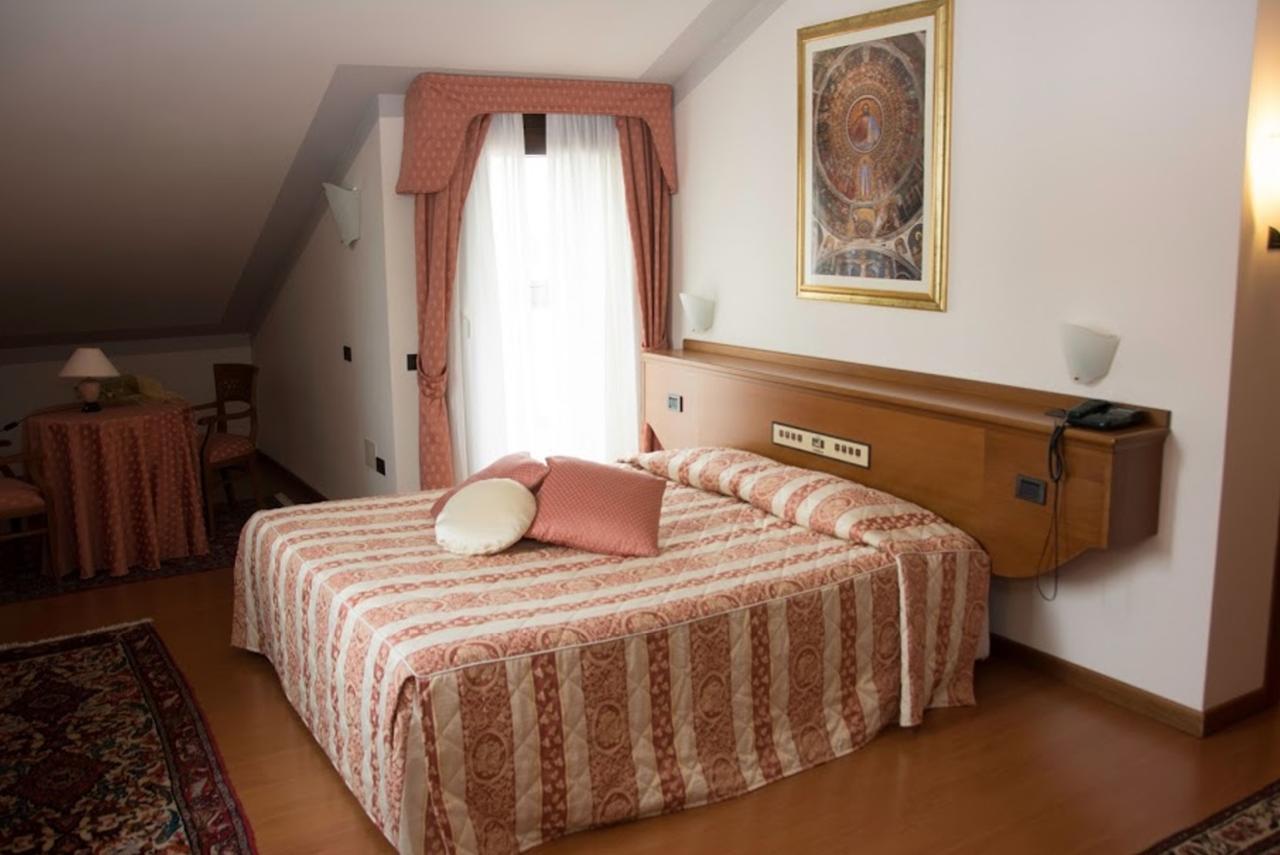 Hotel Piroga Padova Selvazzano Dentro Luaran gambar